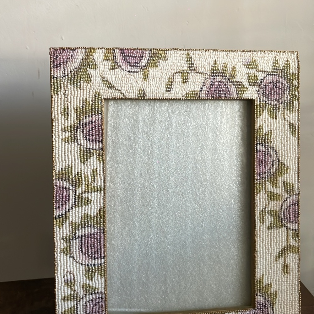 •| beaded picture frame - Picture 3 of 9